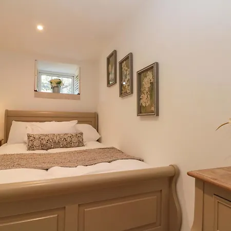 Rose * סקארבורו